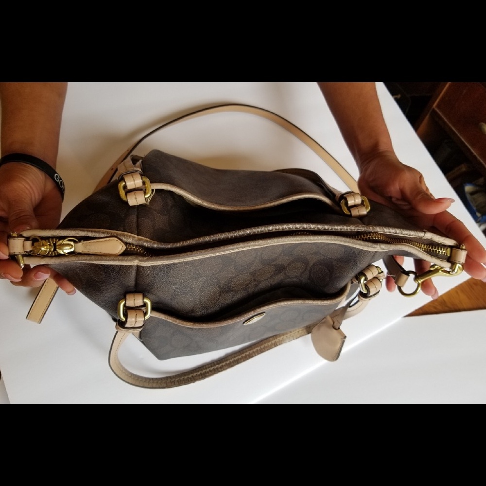 Large Coach purse - Picture 4 of 5